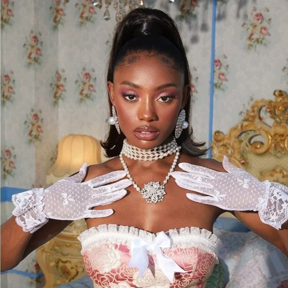 Belle Bow Pattern Lace Gloves